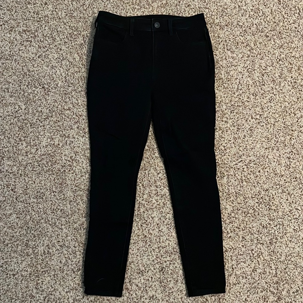 AMERICAN EAGLE - black hi-rise jegging. Size 8 short.